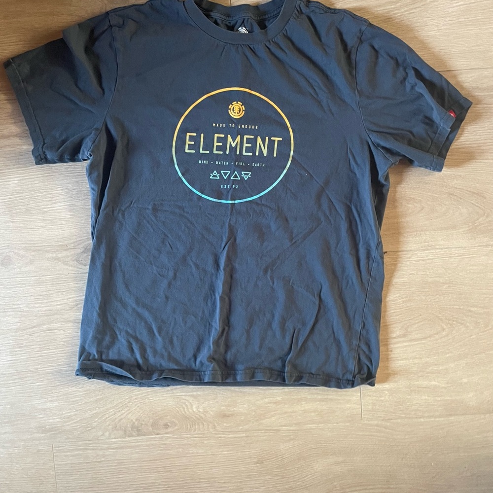 Element blue T